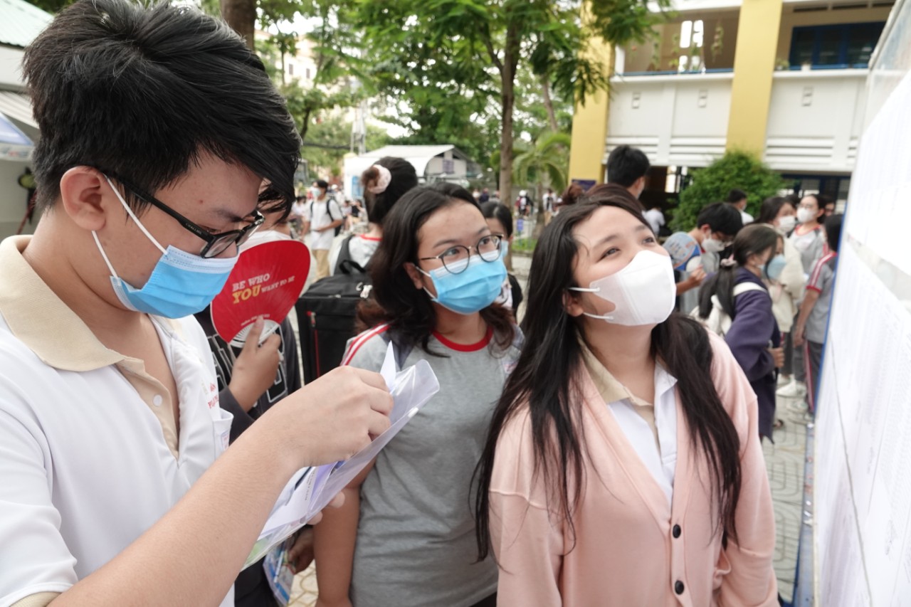 Hơn 85 000 thí sinh tại TP Hồ Chí Minh có mặt tại điểm thi để làm thủ tục Kỳ thi tốt nghiệp THPT