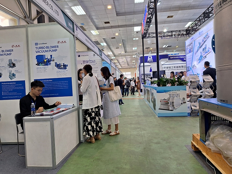 Doanh nghiệp các nước giới thiệu công nghệ năng lượng - môi trường tại Hà Nội