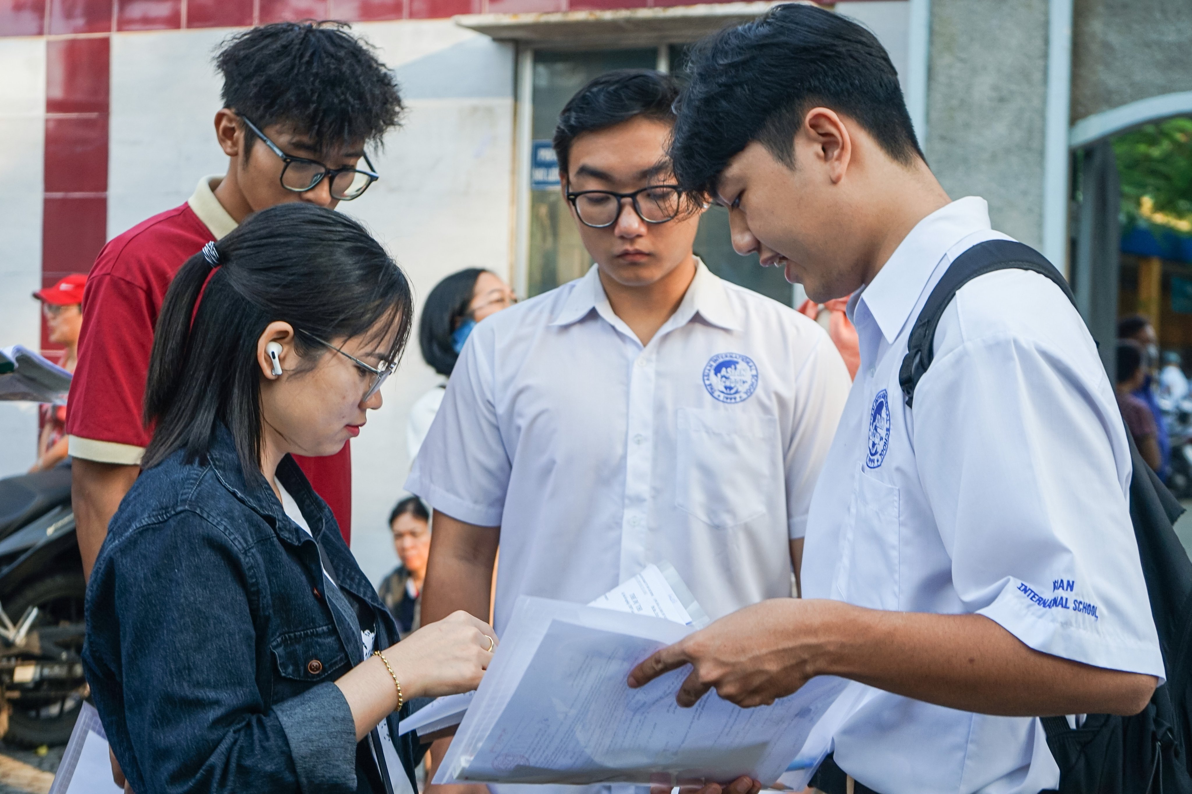 Nhiều thí sinh tự tin lấy 7 điểm khi đề thi cho phân tích tác phẩm “Vợ nhặt” của nhà văn Kim Lân