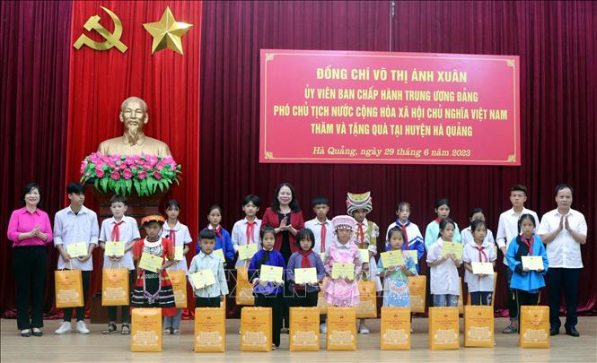 Phó Chủ tịch nước Võ Thị Ánh Xuân thăm, làm việc tại Cao Bằng