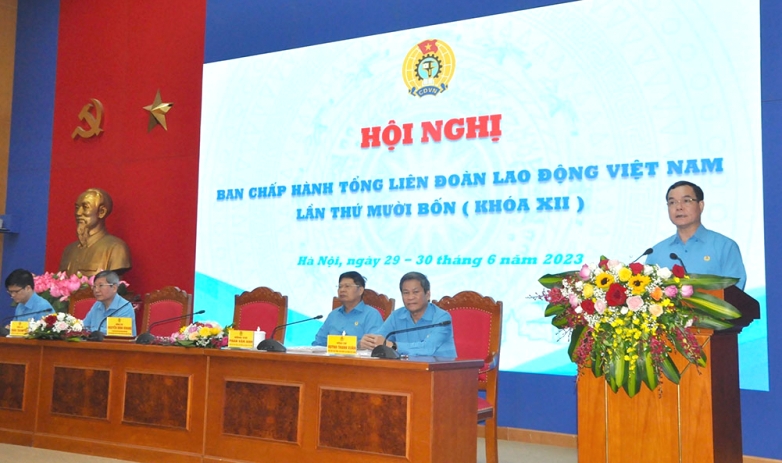 Bàn những vấn đề quan trọng liên quan trực tiếp đến công tác tổ chức đại hội