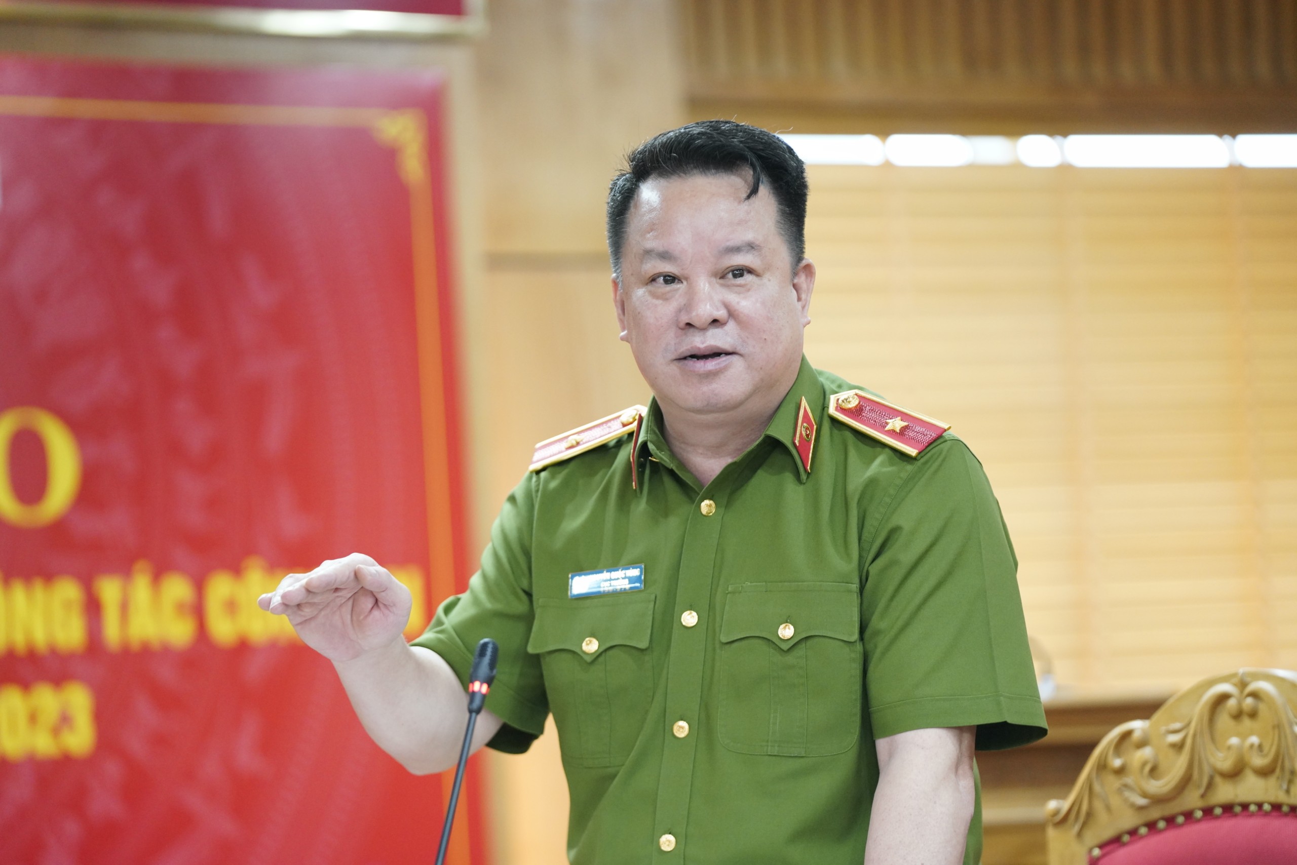 Vì sao người dân khó đăng nhập vào ứng dụng VNeID