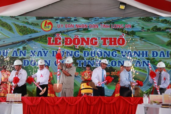 Long An Động thổ Dự án đường Vành đai 3 qua địa bàn huyện Bến Lức