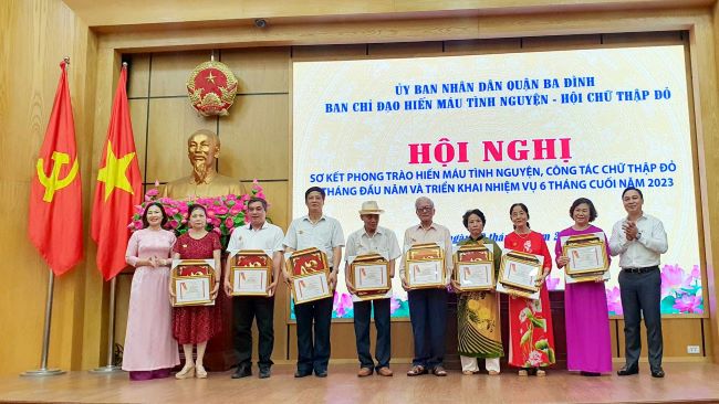 Hà Nội Quận Ba Đình huy động hơn 7,4 tỷ đồng cứu trợ nhân đạo và thu 4 343 đơn vị máu