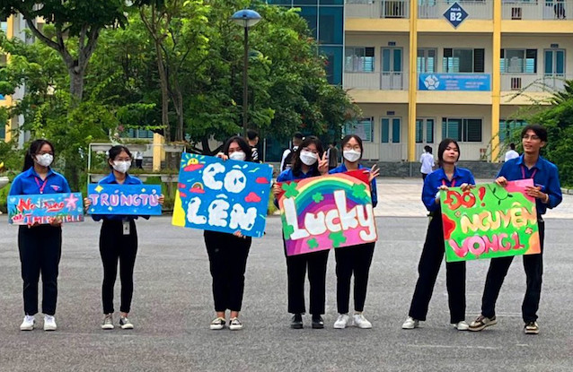 Trên 4 700 tình nguyện viên Thủ đô tham gia “tiếp sức” tại 189 điểm thi