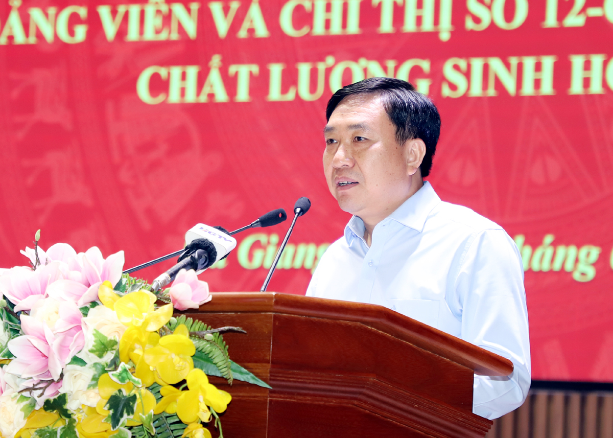 Tạo chuyển biến thực chất về chất lượng đảng viên và sinh hoạt chi bộ