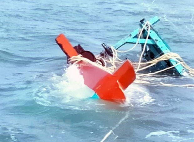 Bộ đội Biên phòng Kiên Giang cứu sống 5 ngư dân gặp nạn trên biển