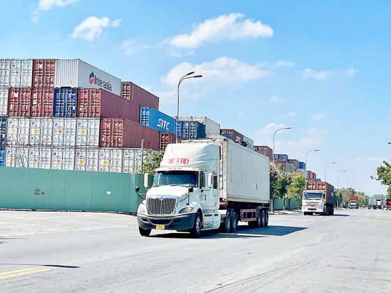 Tăng cường kết nối đưa Việt Nam trở thành trung tâm logistics