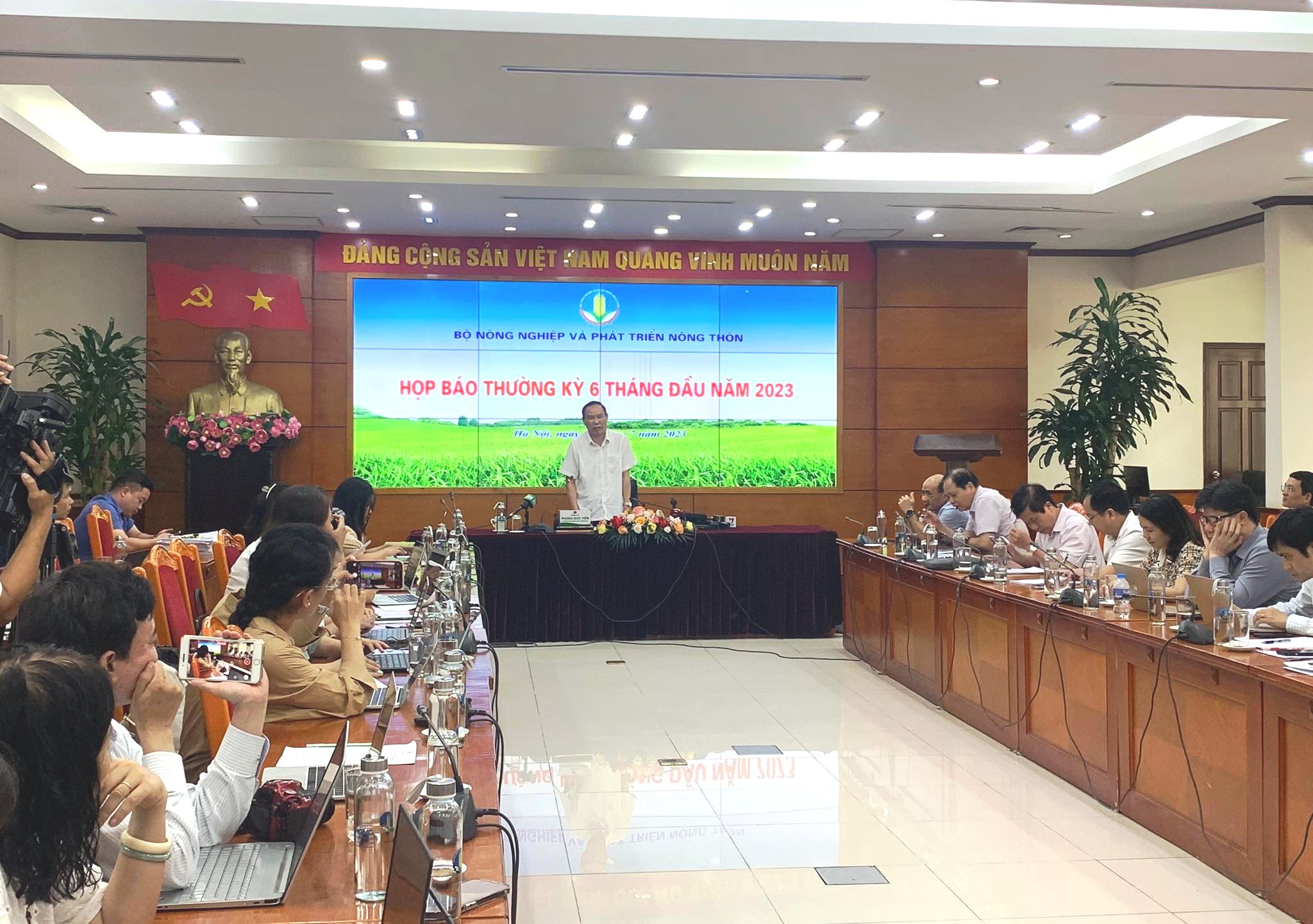 Nông nghiệp đang khẳng định là bệ đỡ vững chắc của nền kinh tế