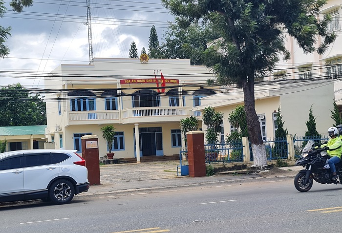 Thẩm phán có được tiếp bị cáo tại nhà riêng