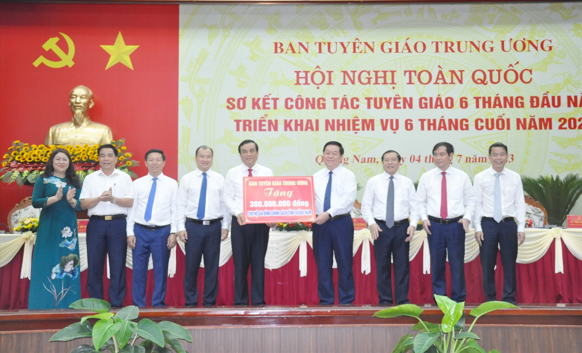 Nguyện tiếp tục phát huy truyền thống vẻ vang hơn 90 năm hình thành và phát triển của ngành Tuyên giáo