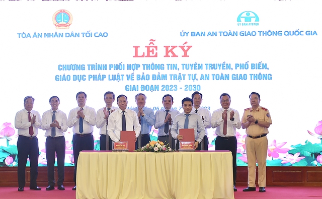 Tòa án nhân dân tối cao và Ủy ban An toàn giao thông Quốc gia ký Chương trình hợp tác