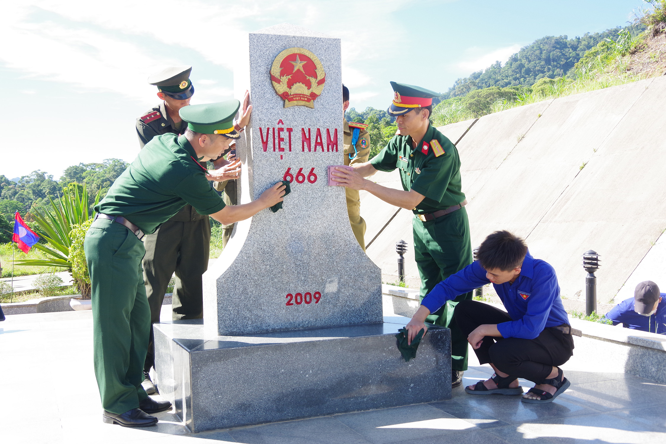 Linh thiêng bên Cột mốc biên giới