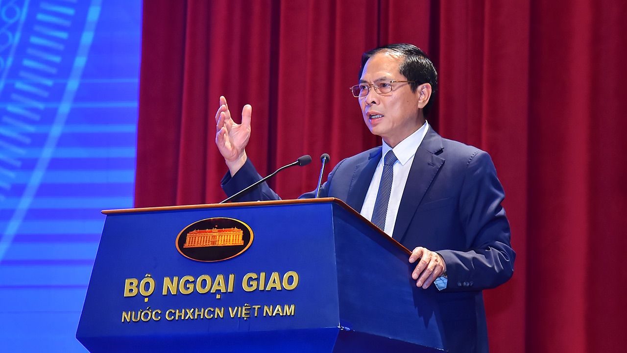 Đối ngoại tiếp tục là một điểm sáng trong những thành tựu chung của cả nước