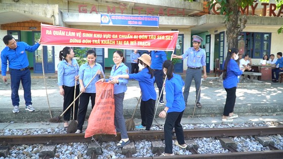 Tàu Thống Nhất đón, trả khách tại ga Mỹ Trạch từ 6 7
