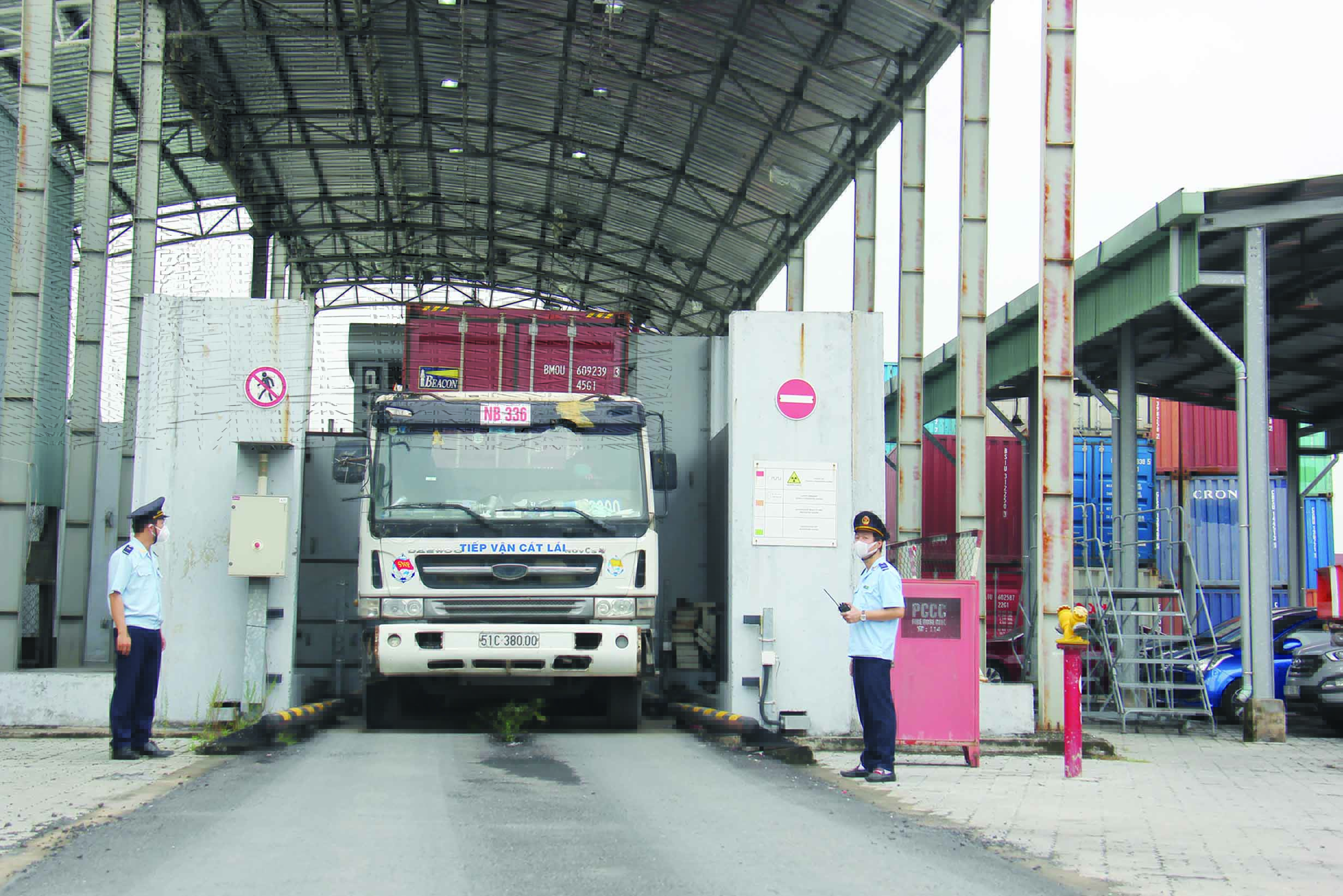 Thu ngân sách ngành Hải quan giảm trong nửa đầu năm 2023