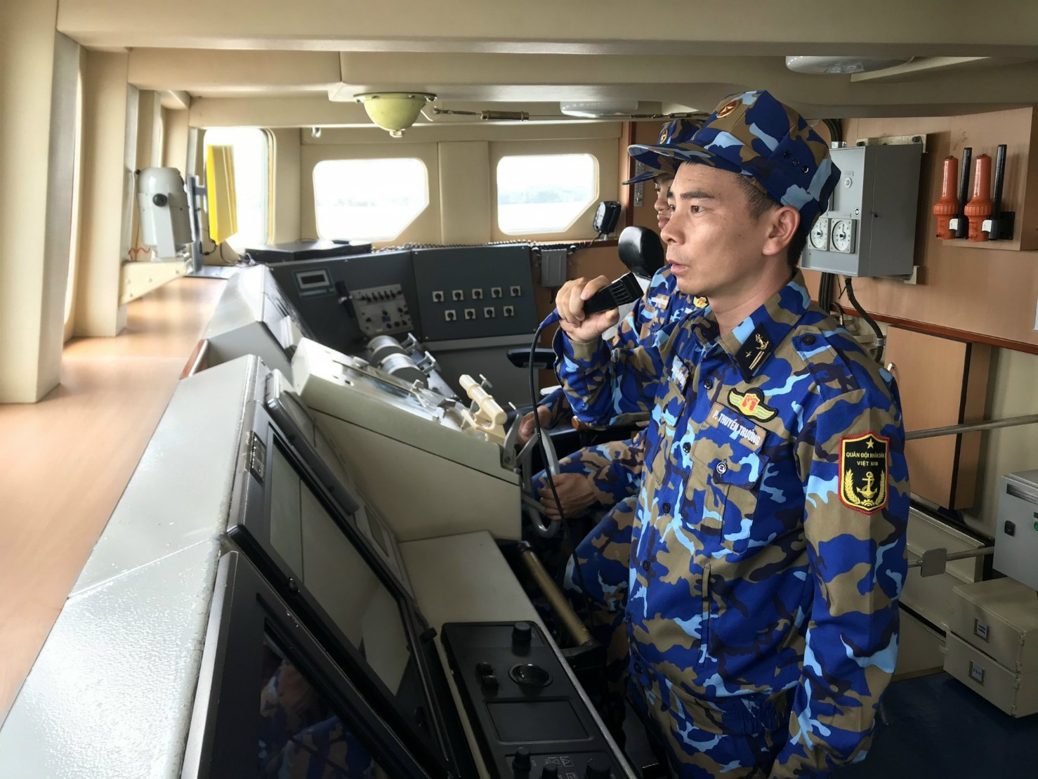 Phó Thuyền trưởng trách nhiệm, mẫu mực