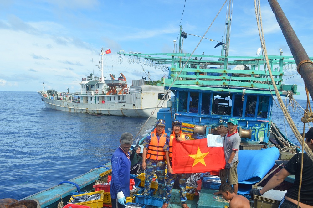 Hải đoàn 129 kiên trì bám biển, hoàn thành tốt nhiệm vụ “kép”