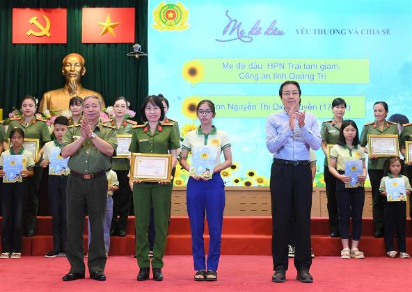Phát huy hiệu quả Chương trình “Mẹ đỡ đầu” trong lực lượng công an