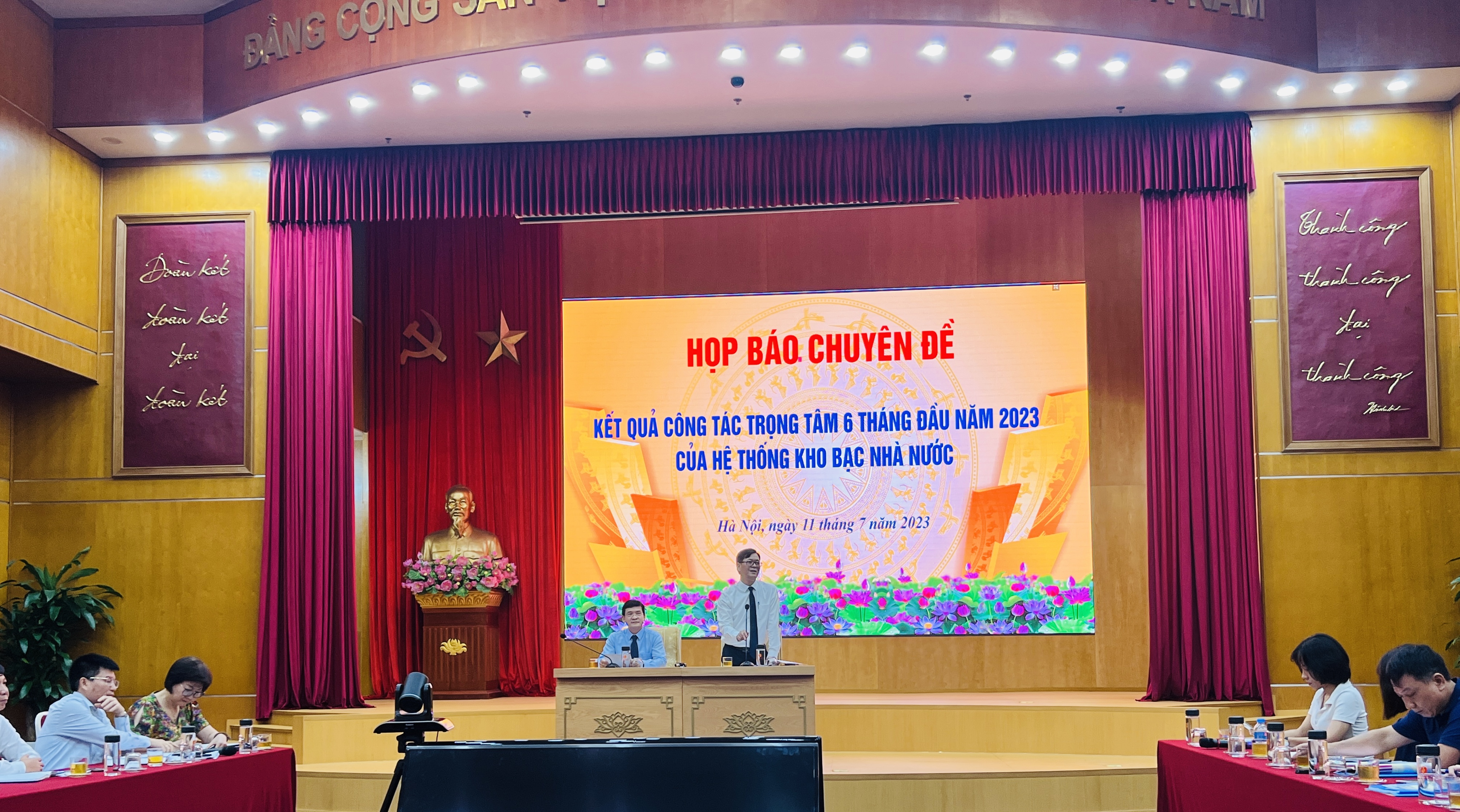 Quyết liệt tháo gỡ khó khăn trong giải ngân vốn đầu tư công