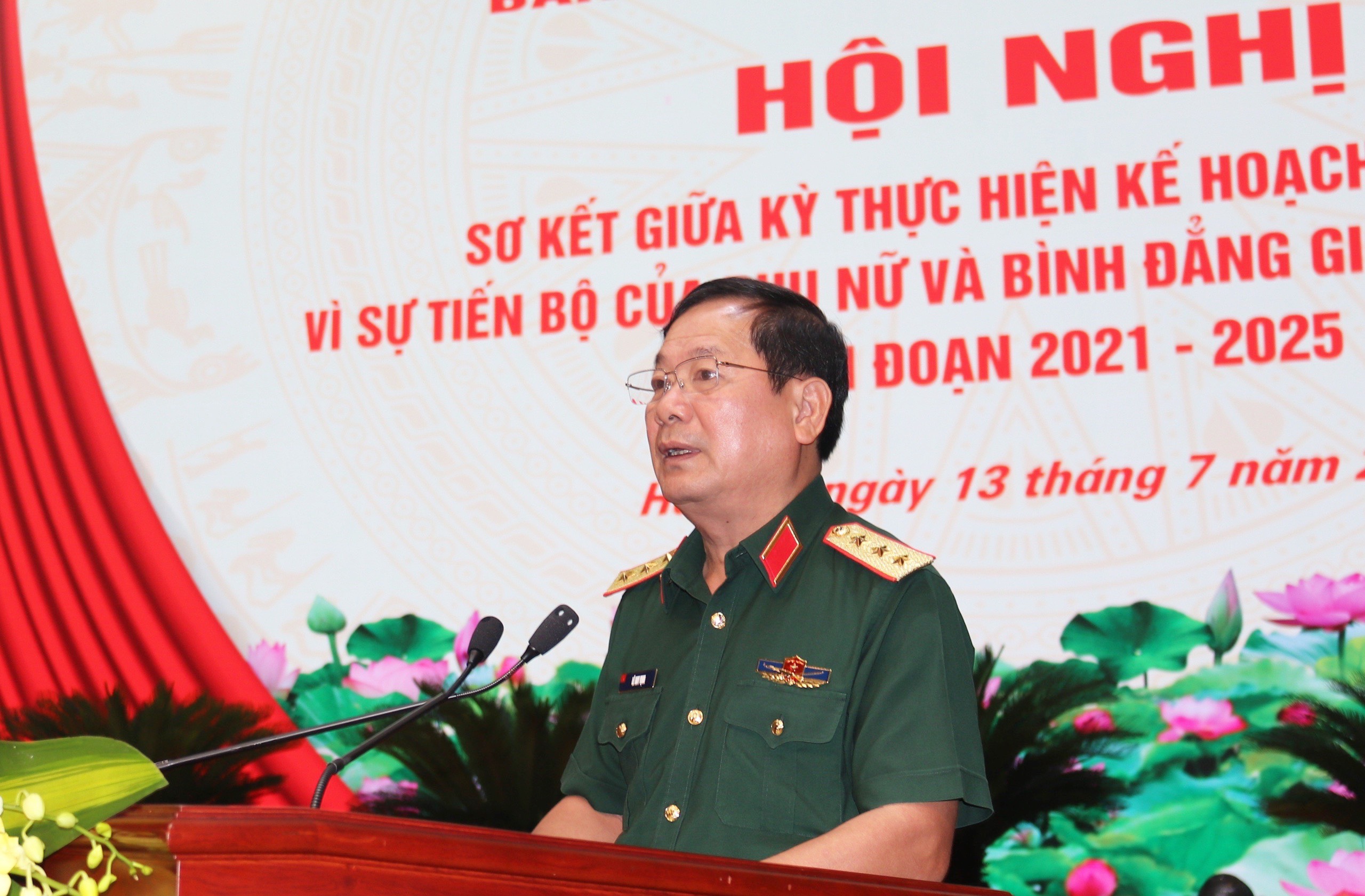Tiếp tục đẩy mạnh các hoạt động vì sự tiến bộ của phụ nữ trong Quân đội