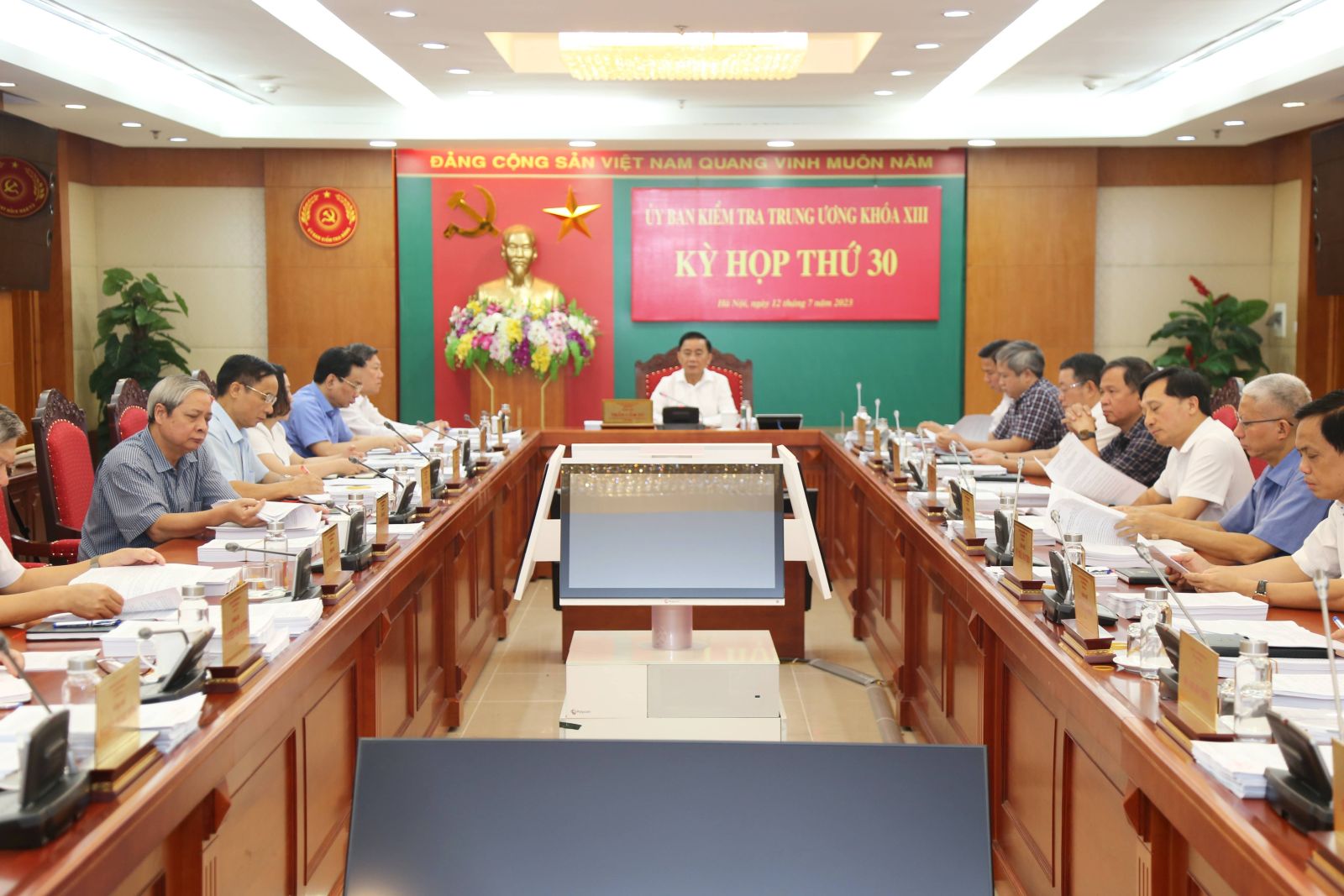 Đề nghị Bộ Chính trị, Ban Bí thư xem xét, thi hành kỷ luật BTV Tỉnh ủy Thanh Hóa các nhiệm kỳ 2010-2015, 2015-2020
