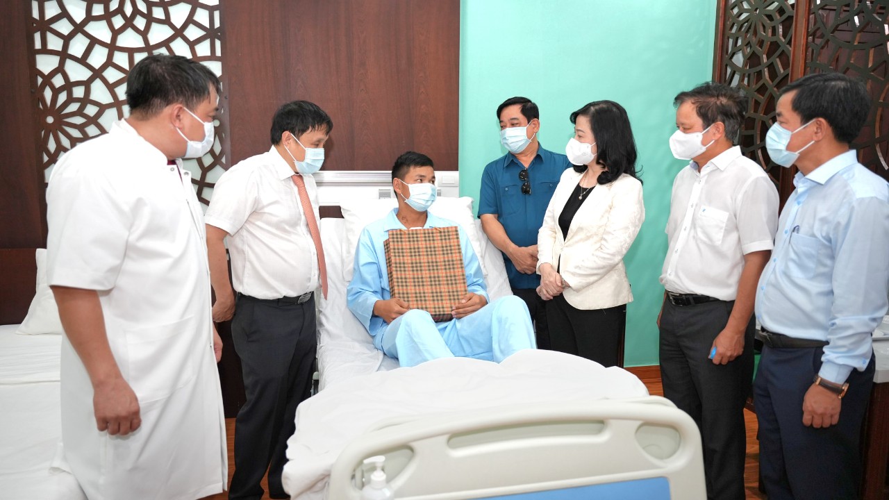 Khẳng định thương hiệu của Bệnh viện Trung ương Huế trong hệ thống y tế cả nước