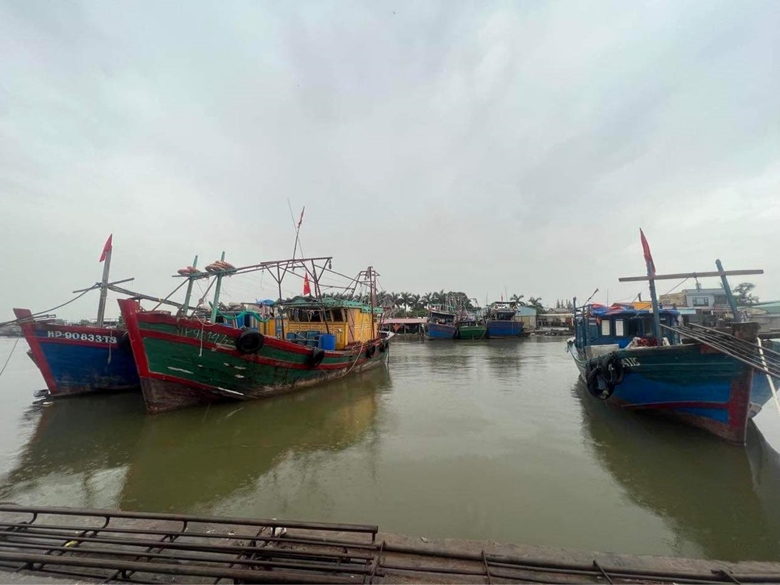 Ứng phó với bão số 1 Quản lý chặt chẽ tàu thuyền ra khơi