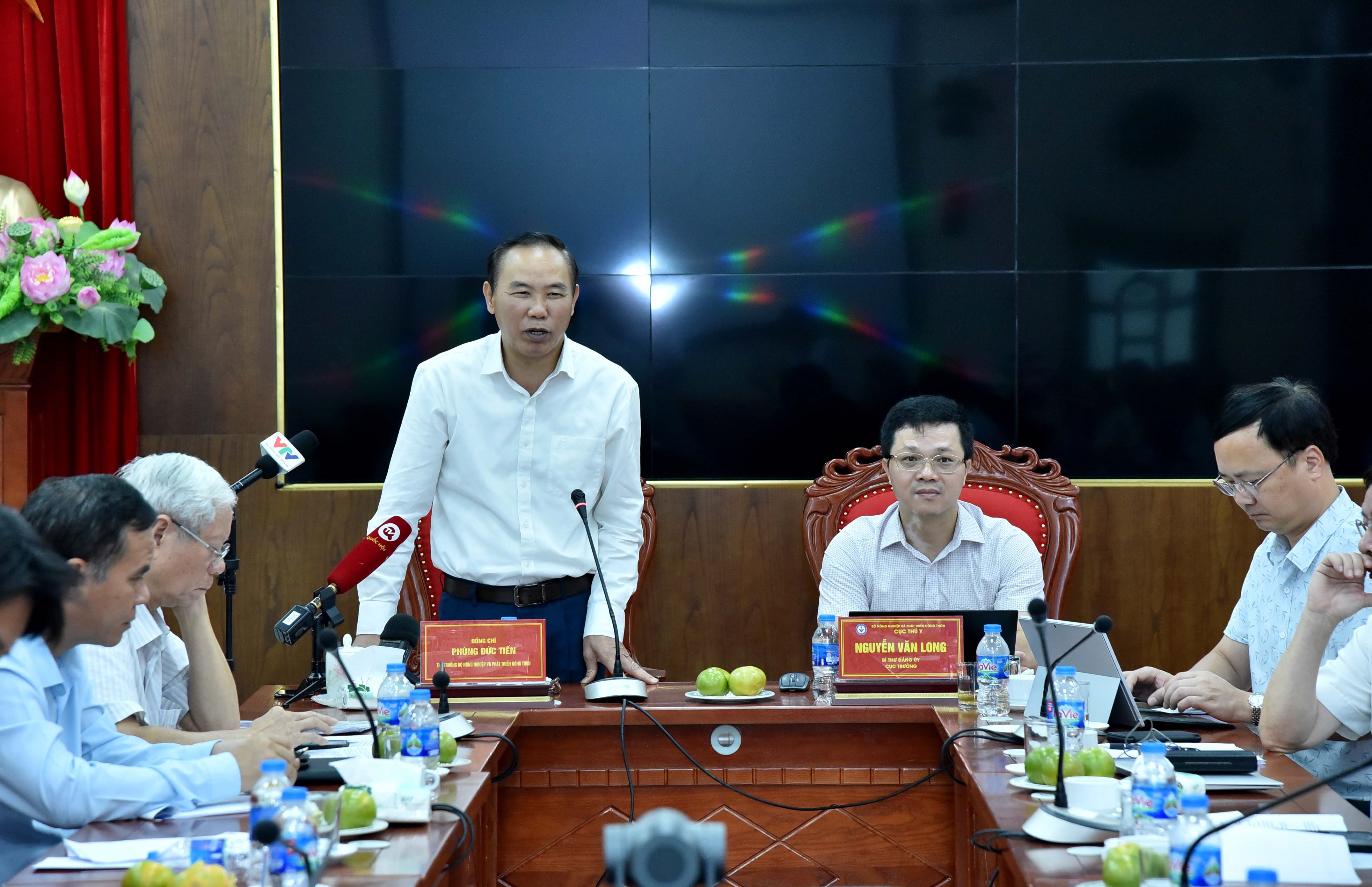 Tháo gỡ khó khăn, tạo điều kiện sớm đưa vắc xin dịch tả lợn châu Phi sử dụng rộng rãi