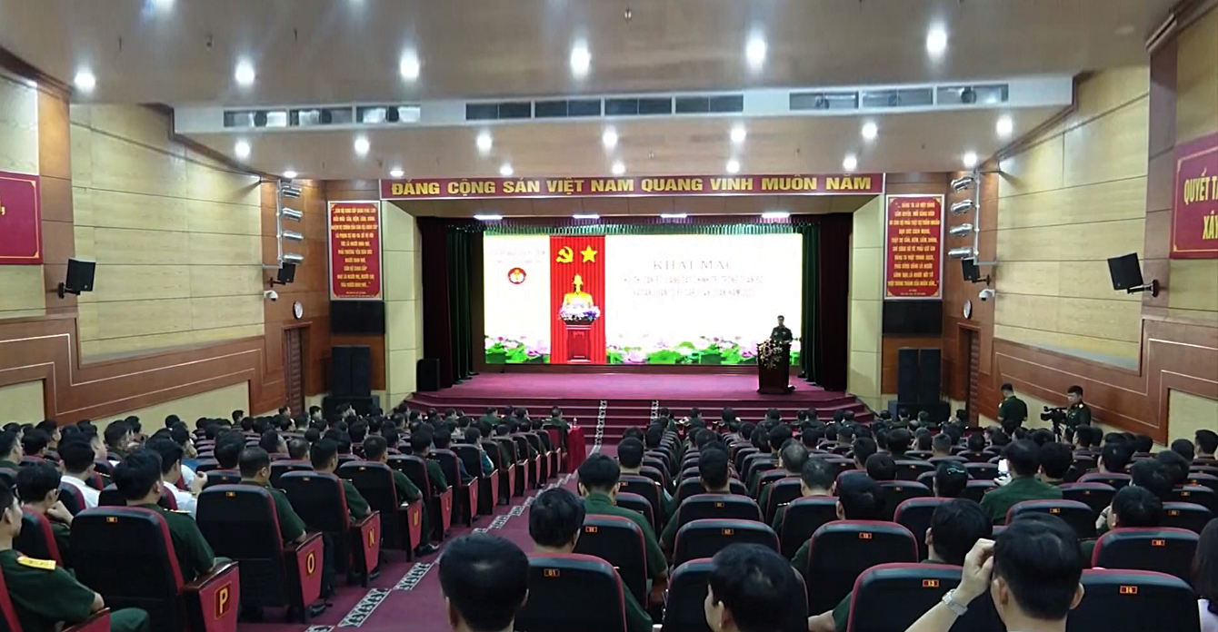 Hội thi cán bộ giảng dạy chính chính trị và dân quân tự vệ cấp toàn quân