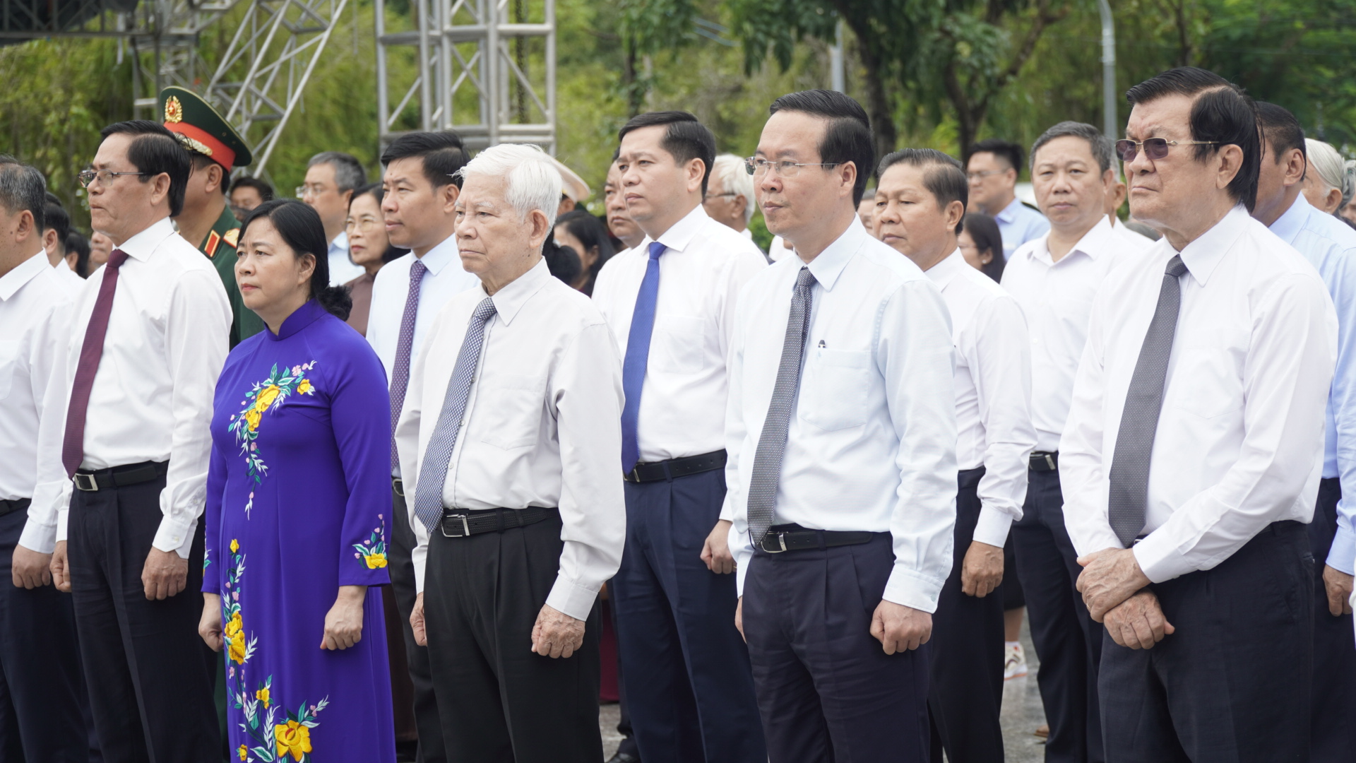 Chủ tịch nước Võ Văn Thưởng dâng hương tưởng niệm các Anh hùng liệt sĩ