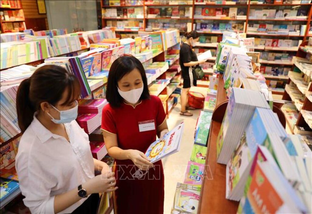 Sách giáo khoa lớp 4, 8 và 11 đã bắt đầu phát hành