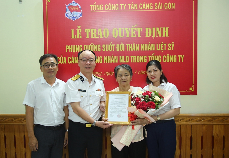 Tổng công ty Tân cảng Sài Gòn nhận phụng dưỡng thân nhân liệt sĩ
