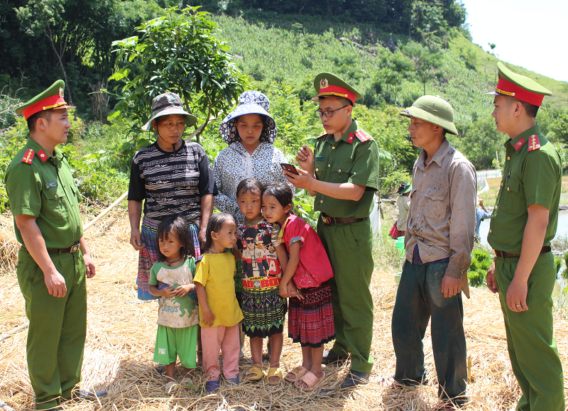 Dùng “nội ngữ” để tuyên truyền Đề án 06