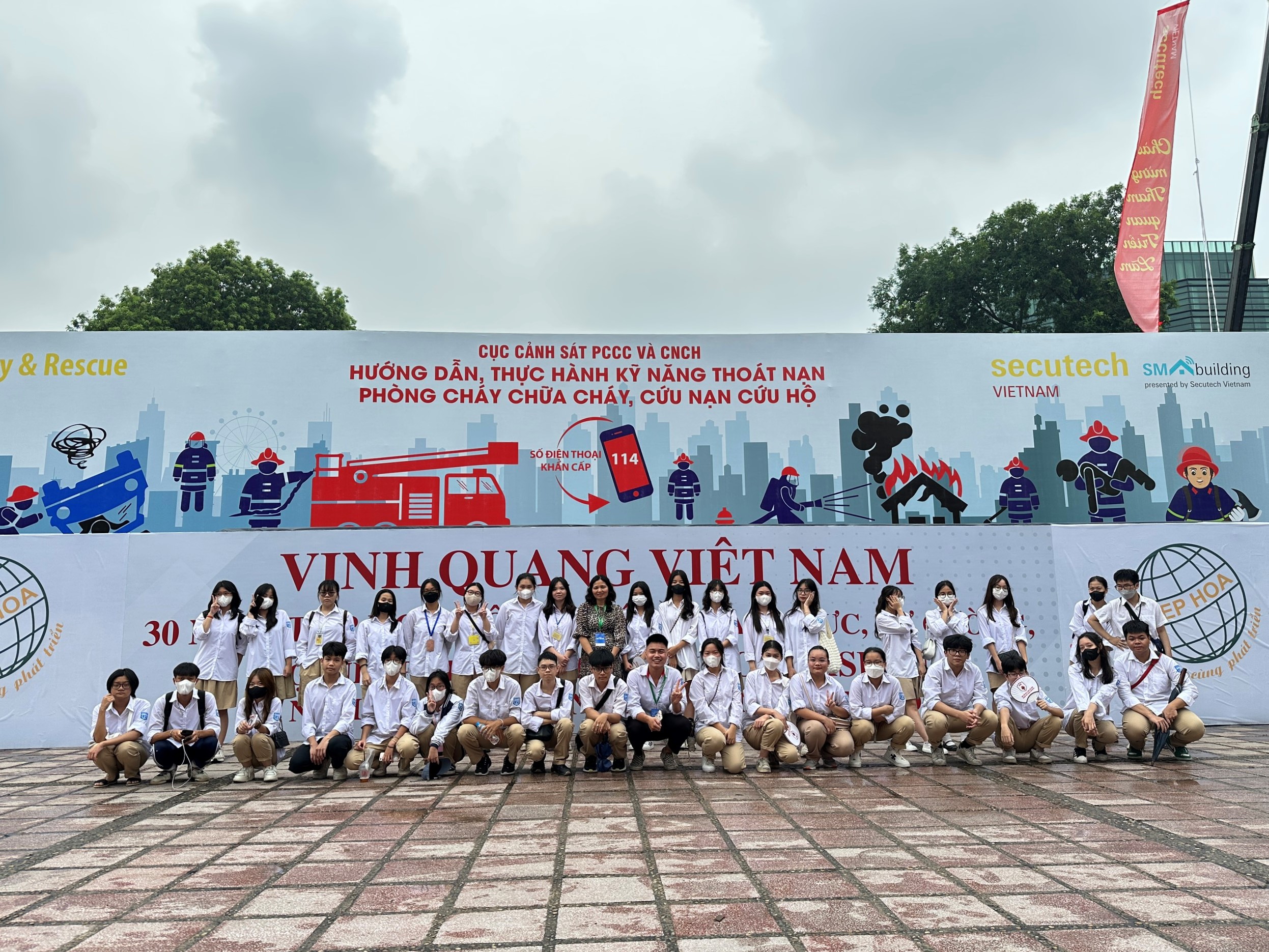 Trải nghiệm kỹ năng chữa cháy và thoát nạn trên các phương tiện PCCC chuyên dùng