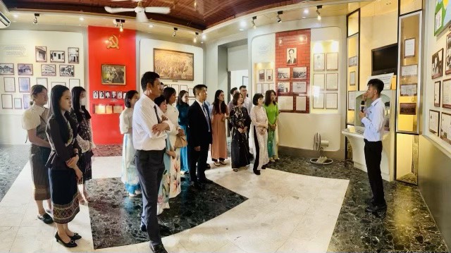 Đẩy mạnh học và làm theo Bác cho hội viên thông qua hoạt động tham quan truyền thống