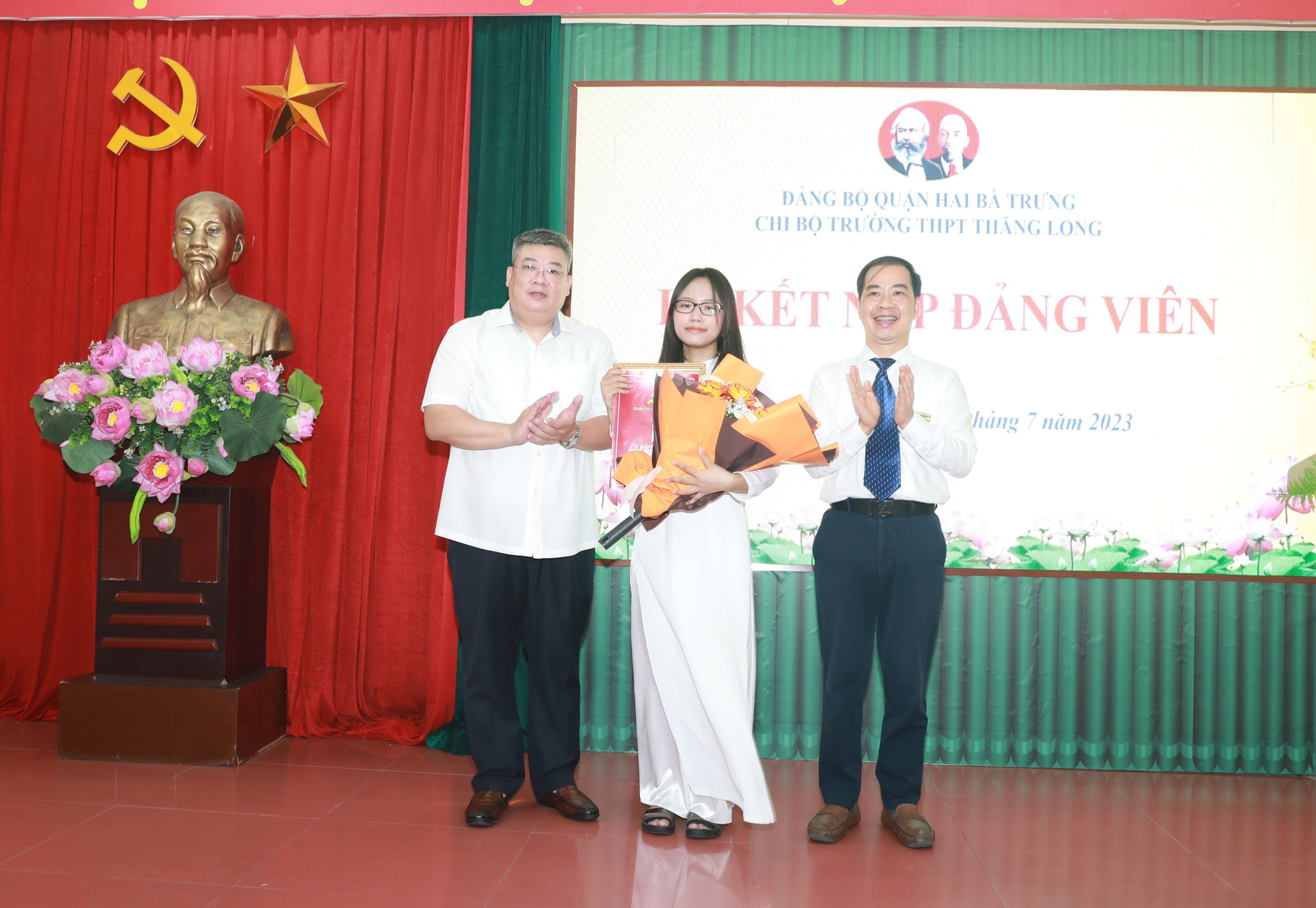 Đảng bộ quận Hai Bà Trưng có 7 học sinh được kết nạp Đảng