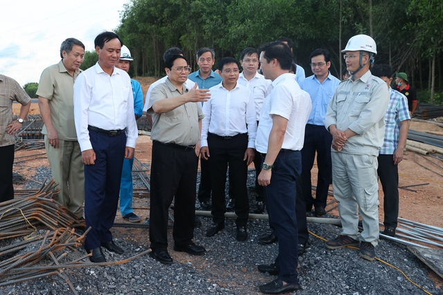 Thủ tướng Phạm Minh Chính kiểm tra, khảo sát một số công trình, dự án trọng điểm tại Quảng Trị