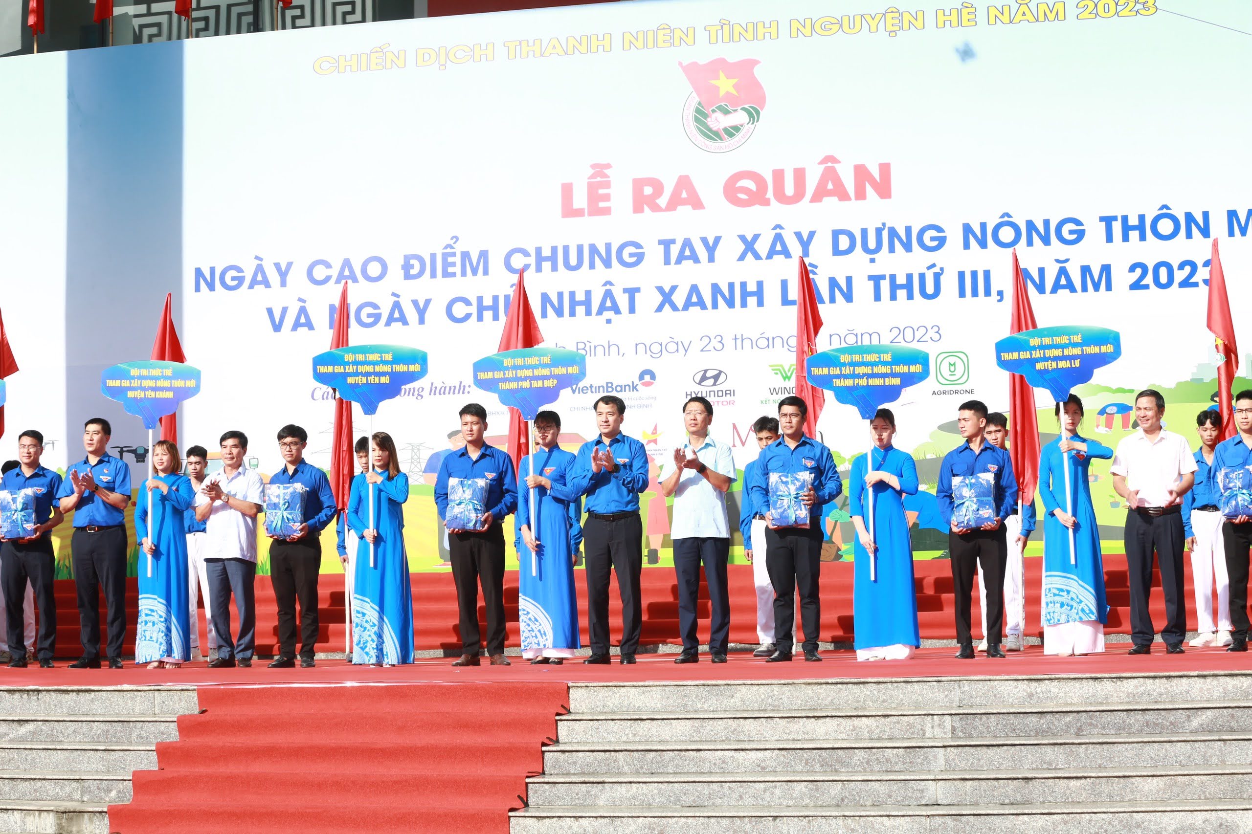 Ngày cao điểm “Tình nguyện chung tay xây dựng nông thôn mới