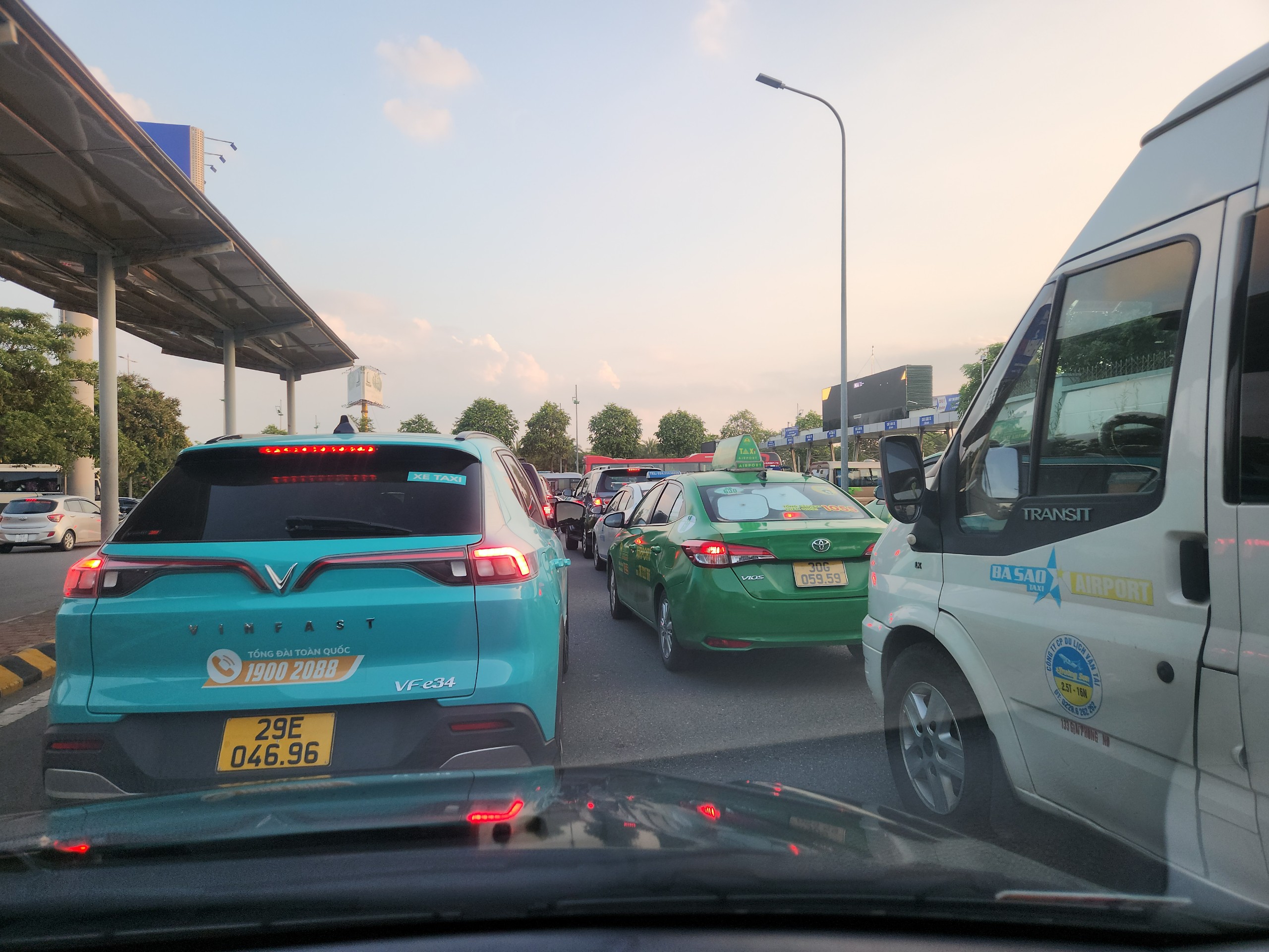 Cần đẩy nhanh tiến độ thu phí không dừng khi ra vào sân bay