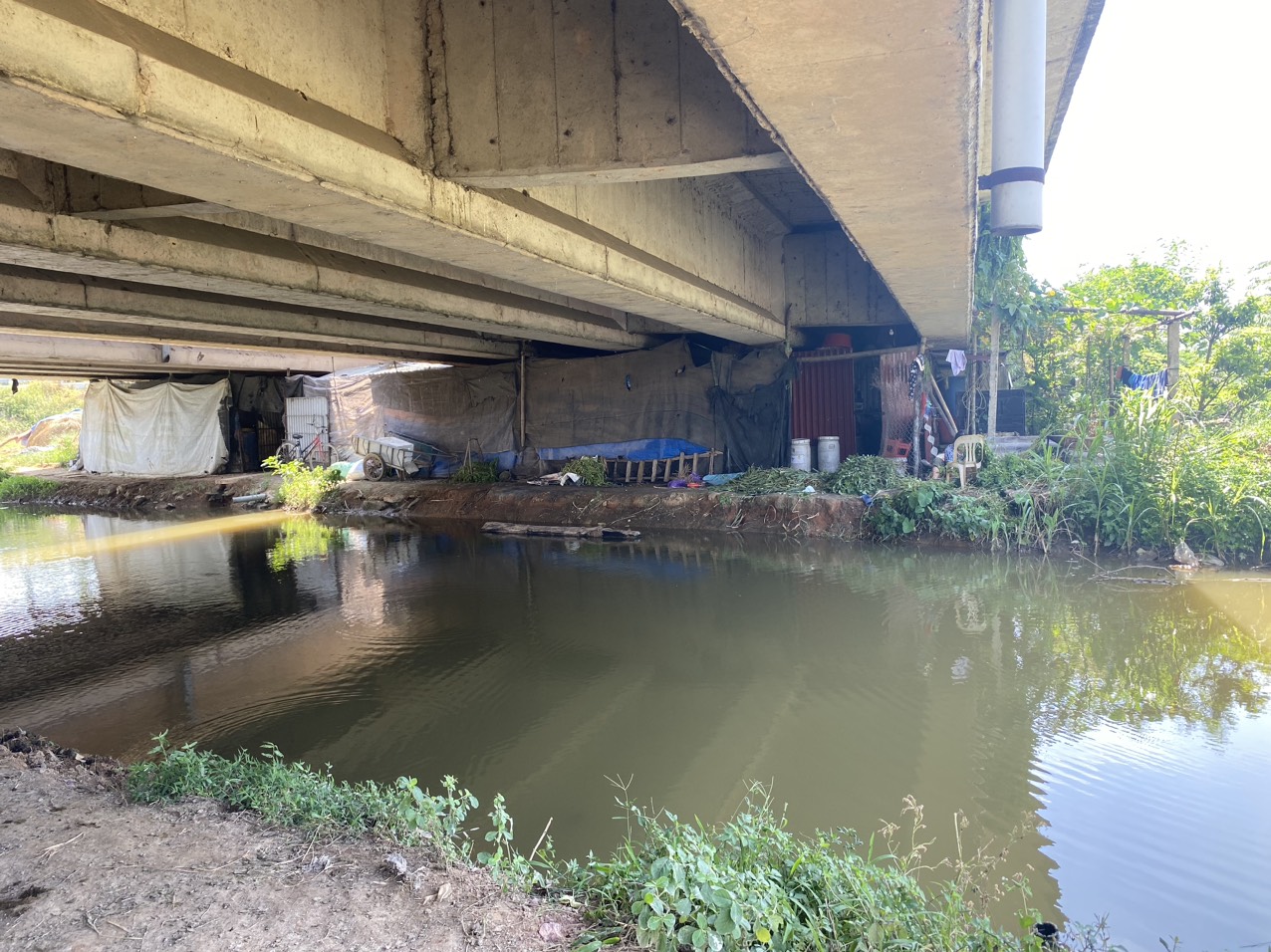 Cần xử lý dứt điểm tình trạng lấn chiếm hành lang ATGT tại các vị trí gầm cầu trên tuyến QL 18