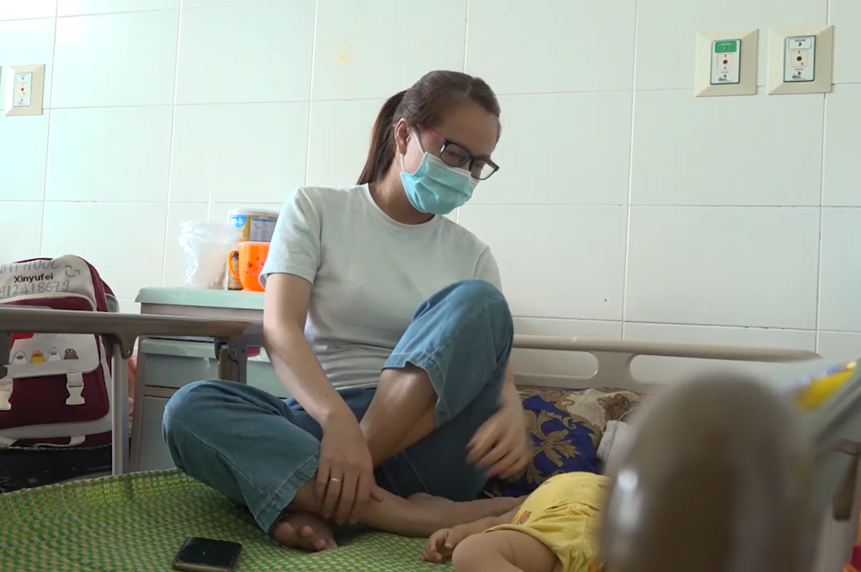 Quảng Ngãi Nhiều bệnh nhi mắc tay chân miệng chuyển nặng