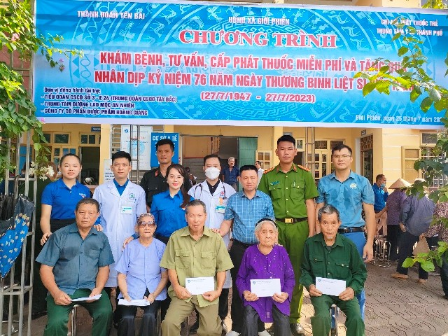 Ngành y tế Yên Bái tri ân các gia đình chính sách nhân ngày thương binh - liệt sỹ