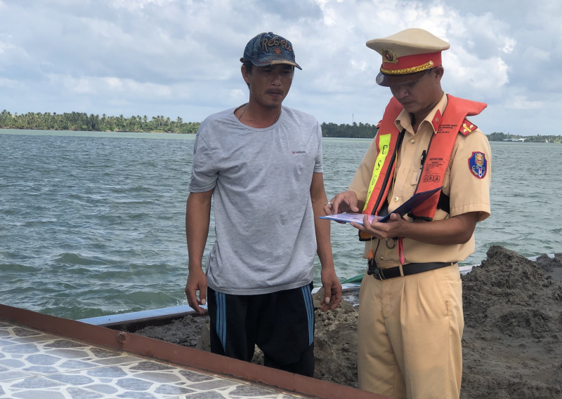 Trà Vinh Tăng cường xử lý vi phạm, đảm bảo trật tự ATGT đường thủy