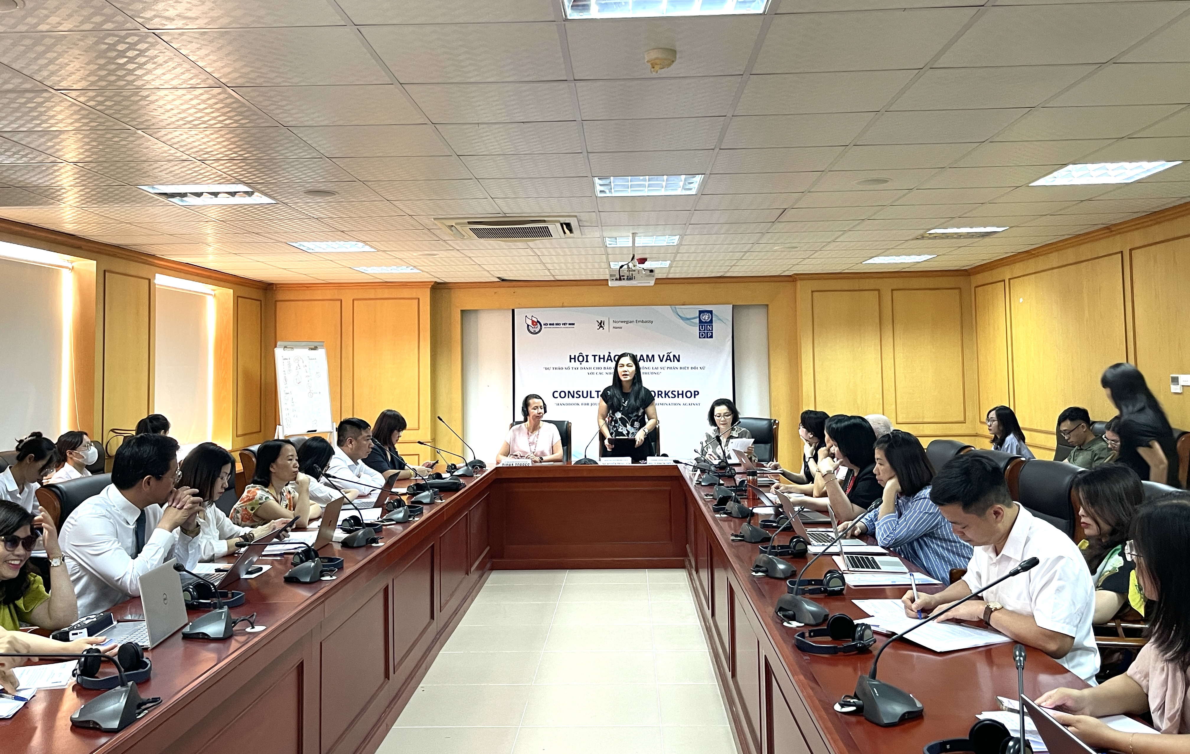 Hoàn thiện sổ tay báo chí nhằm chống lại sự phân biệt đối xử với các nhóm dễ bị tổn thương