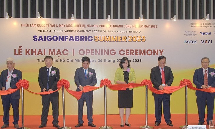 Kết nối gần 300 nhà cung cấp hàng đầu ngành dệt may
