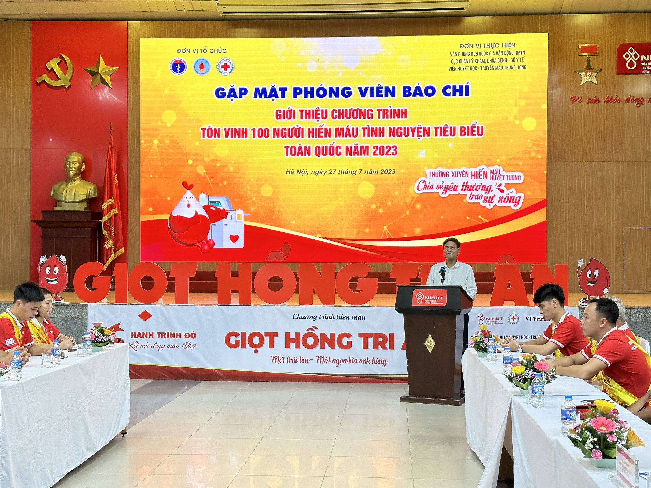 Tôn vinh người hiến máu tiêu biểu toàn quốc năm 2023
