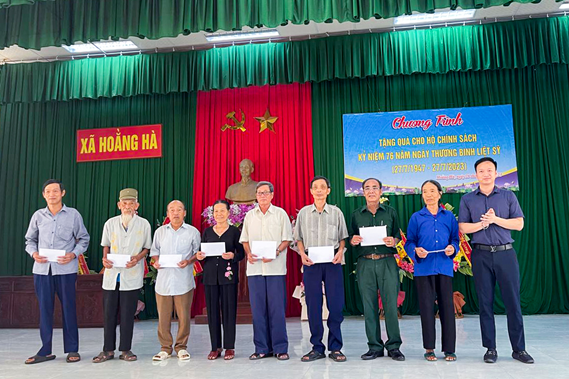 Chung tay “Đền ơn đáp nghĩa” nhân kỷ niệm 76 năm ngày Thương binh - Liệt sĩ