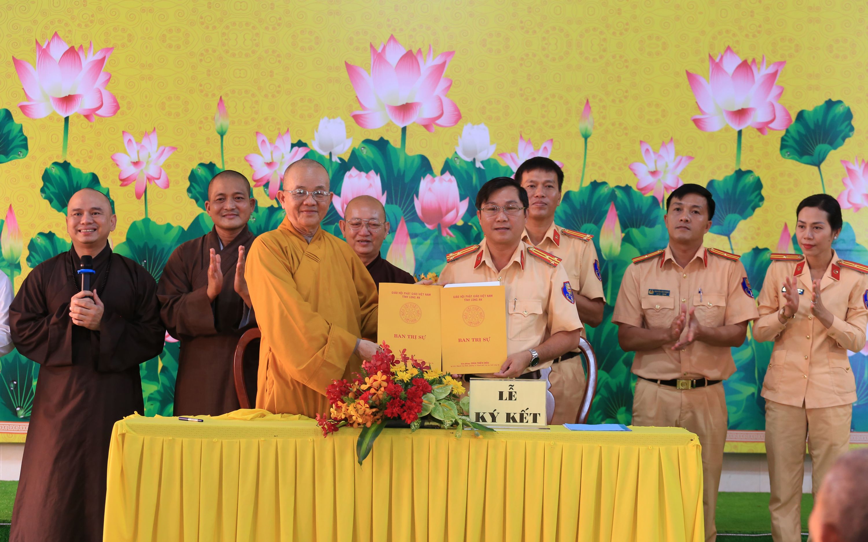 Long An Tăng cường sự tham gia của tăng, ni, phật tử trong bảo đảm trật tự, an toàn giao thông