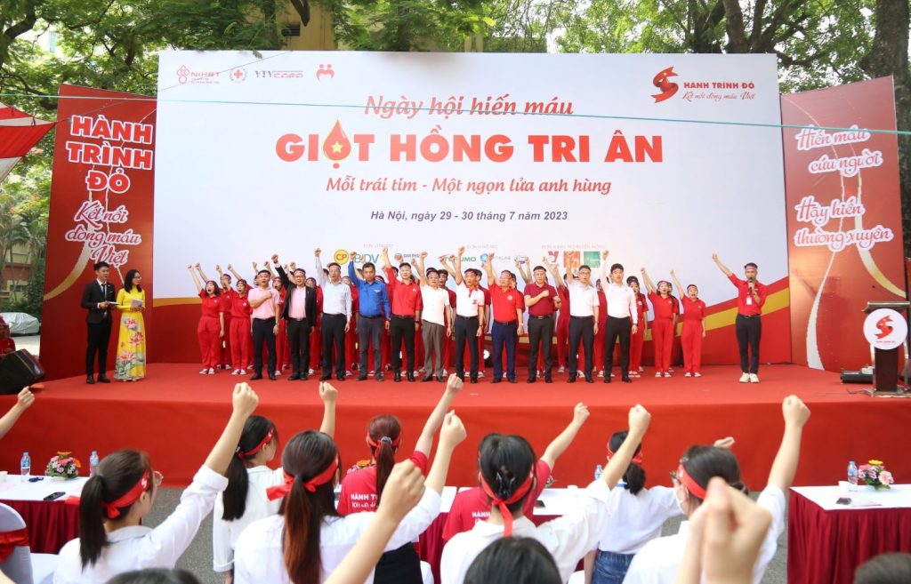 Ngày hội Giọt hồng tri ân  Mỗi trái tim - Một ngọn lửa anh hùng
